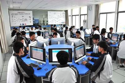 云南省電子信息與計算機技術開發專業概覽及就業前景分析